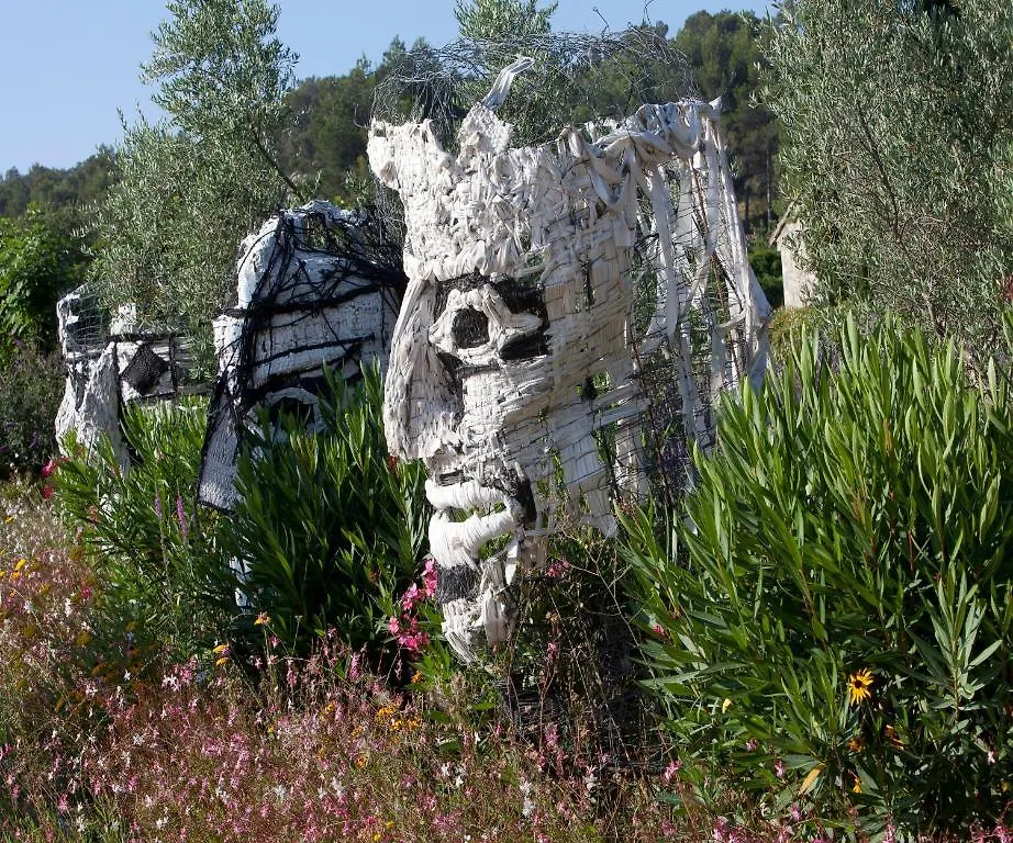 Mas Des Figues: Provençal Farmhouse with Pool and Organic Cuisine Saint-Remy-de-Provence France